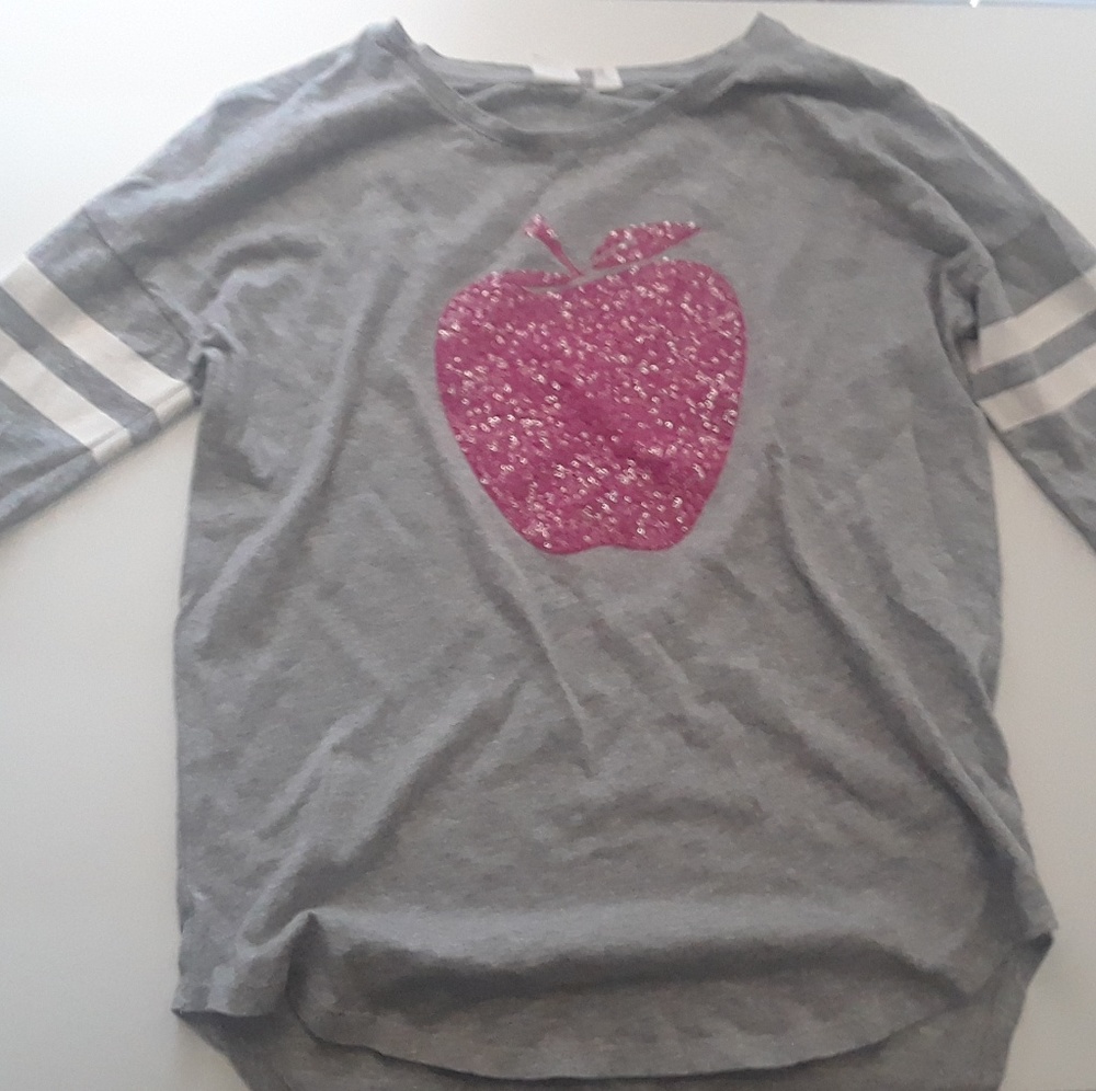Hi-lo long sleeve shirt.